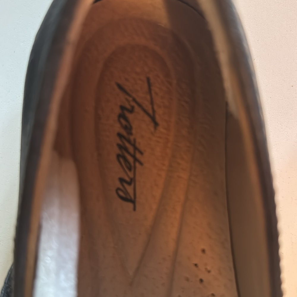 Trotters Simmy Mary Jane Flats - Picture 4 of 8